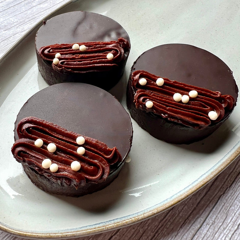 Flourless Chocolate Decadence Petite Cakes